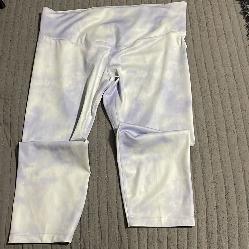 Nike | Plus Size One Icon Clash Cropped - Picture 3 of 4